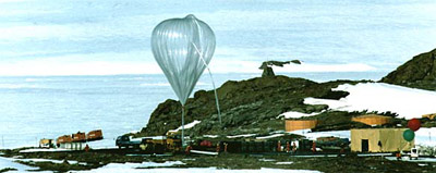 Preparación de un Polar Patrol Balloon para su lanzamiento desde la estación japonesa Syowa
