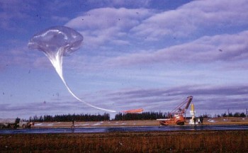 Lanzamiento de un globo estratosférico desde Lynn Lake