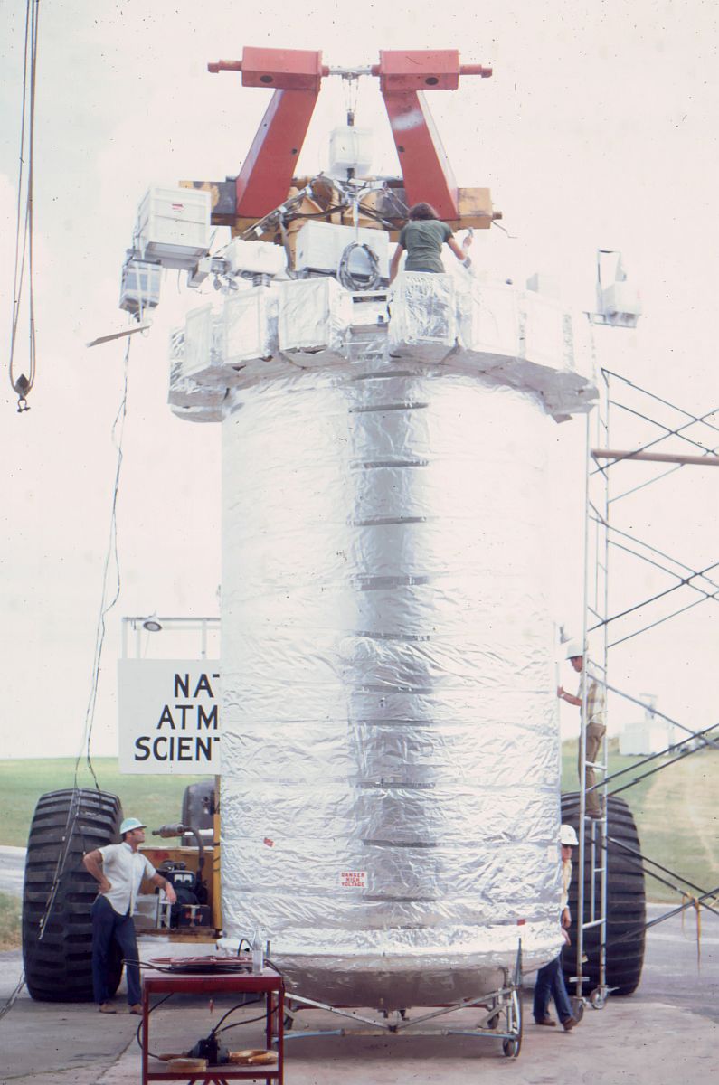 Preparing the Gamma Ray telescope for the second flight at Palestine, Texas in 1972 (Copyright: David Koch)