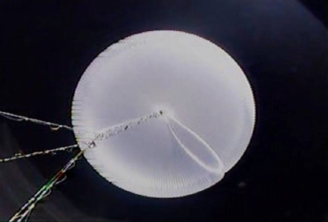 View of the balloon from CosmoCam. Can be seen the undeployed portion of the balloon skin responsible of the fail. (Image: Cosmocam)