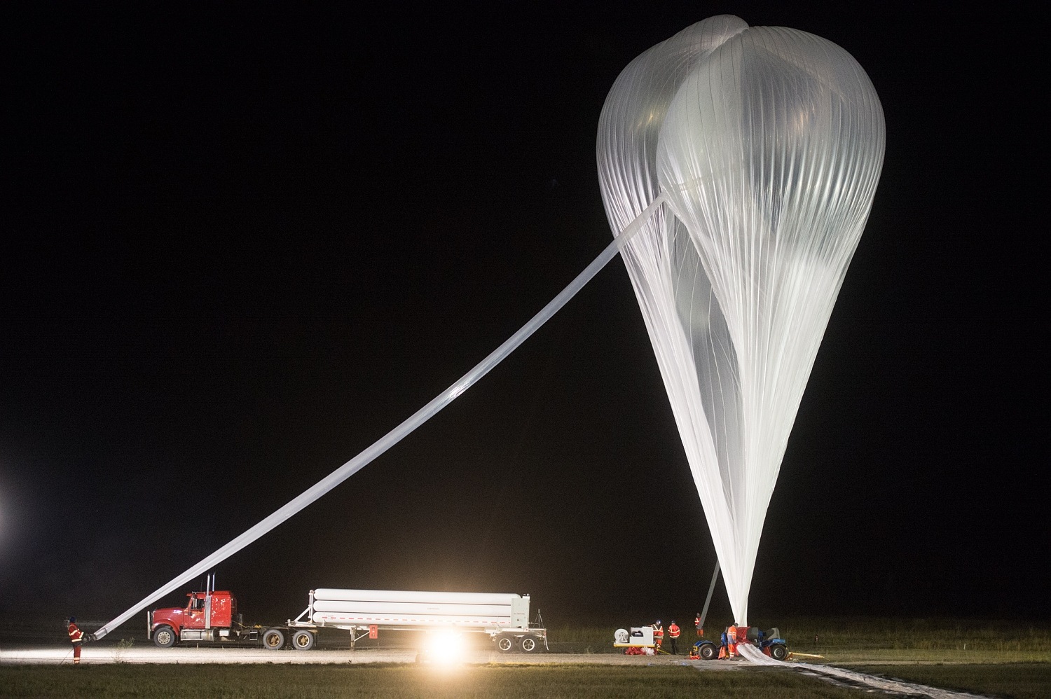 Inflating the Zodiac 402Z balloon (Image: CNES/GRIMAULT Emmanuel, 2015)