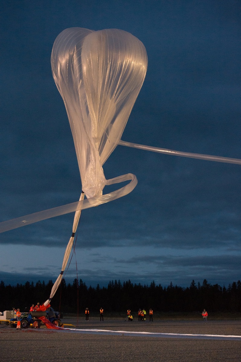 Inflation of the main balloon (Image copyright: CNES/GRIMAULT Emmanuel, 2015)
