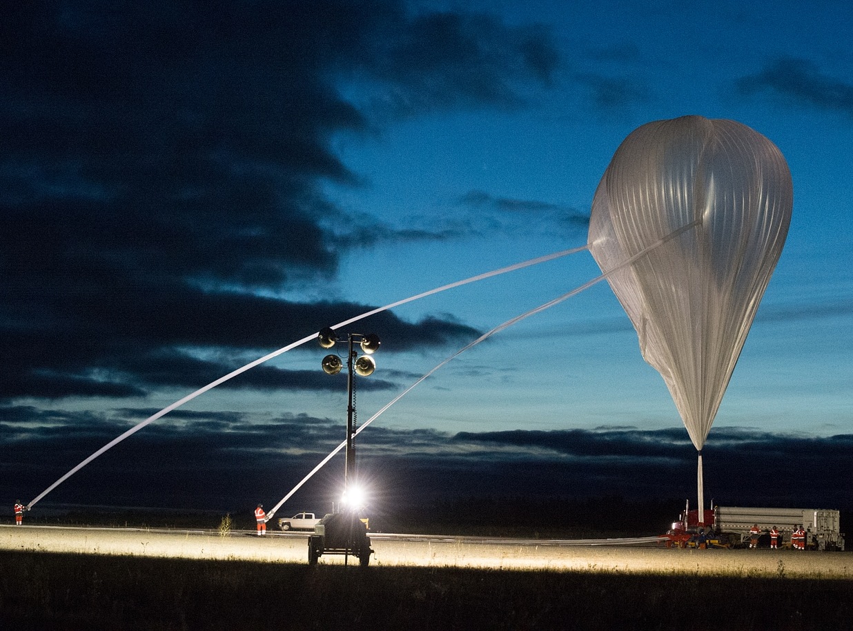 Inflation of the main balloon (Image copyright: CNES/GRIMAULT Emmanuel, 2015)