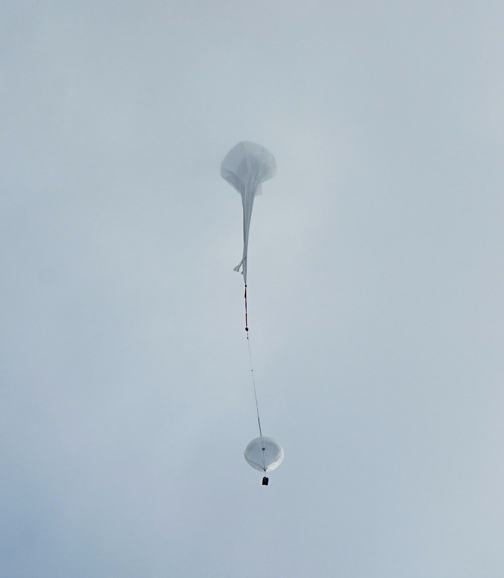 Initial ascent with the auxiliary balloon still attached to the gondola (Image: CNES/PRODIGIMA/GABORIAUD Romain, 2021)