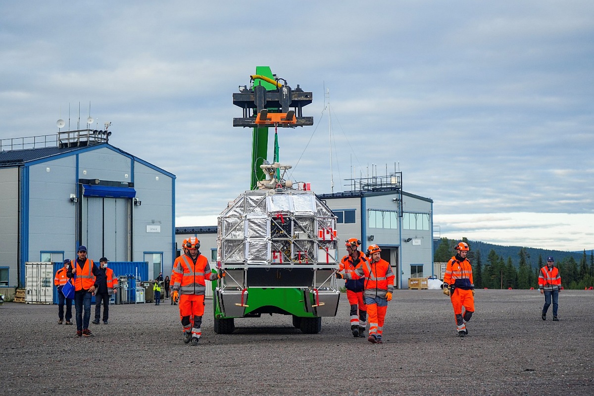 The payload being transported to the launch pad (Image: CNES/PRODIGIMA/GABORIAUD Romain, 2021)